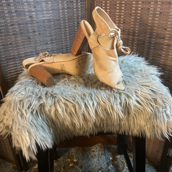 Tan Ankle Tie Cute Peep Toe Sandals - Picture 5 of 6